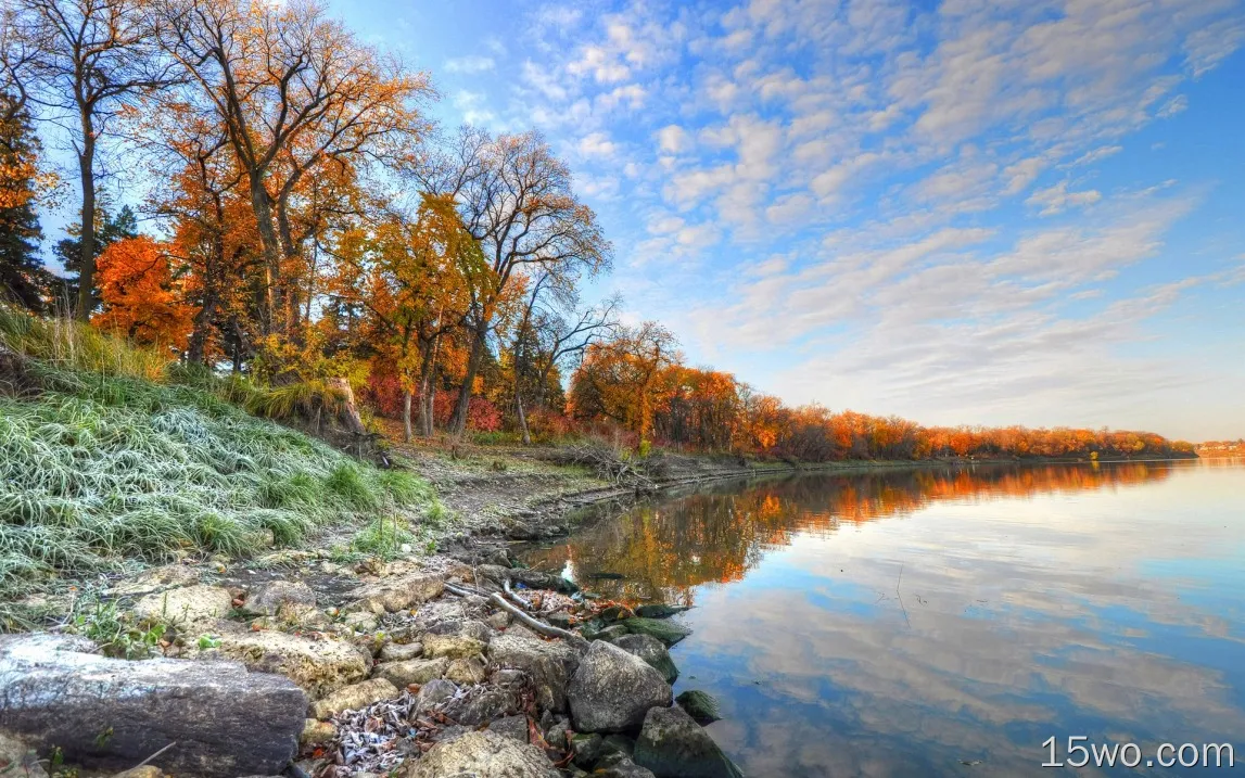 秋天，湖泊，树木，石头