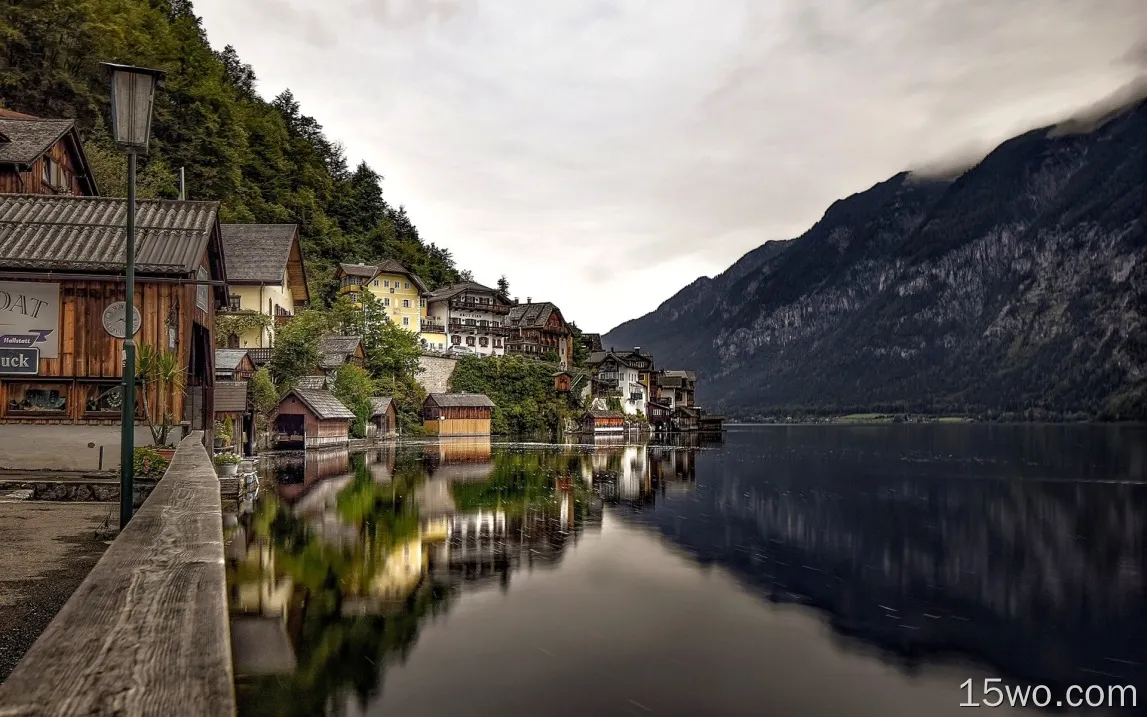 哈尔施塔特湖，水上倒映，山脉，房屋，奥地利