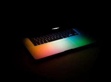 苹果笔记本，MacBook，灯光，黑暗 2880x1800