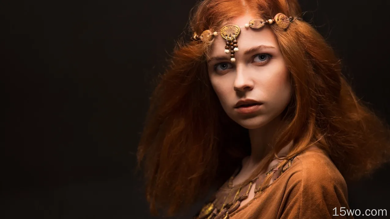美丽的红发女孩，中世纪风格