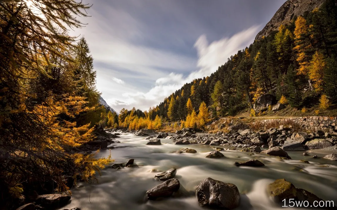 瑞士，瓦洛塞格，秋，河，树木，岩石