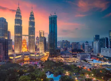 人造 吉隆坡 城市 马来西亚 夜晚 摩天大楼 建筑 Petronas Towers 高清壁纸 2560x1707
