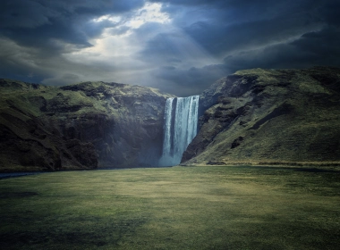 自然 Skógafoss Waterfall 瀑布 地球 云 黑暗 阳光 高清壁纸 3840x2160