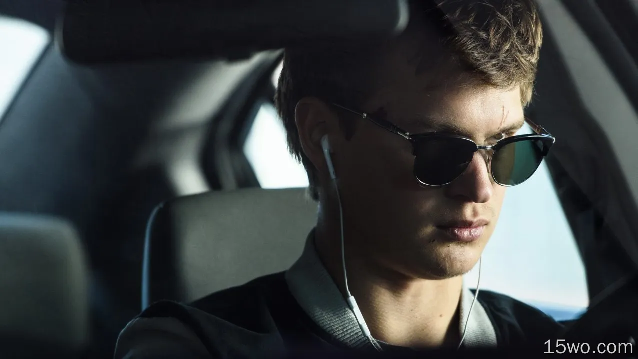 电影 Baby Driver Baby Ansel Elgort Sunglasses Earbuds 汽车 高清壁纸