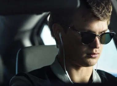 电影 Baby Driver Baby Ansel Elgort Sunglasses Earbuds 汽车 高清壁纸 3840x2160