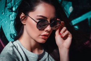 女性 模特 女孩 Woman Gace Sunglasses Black Hair 面容 高清壁纸  5696x3204
