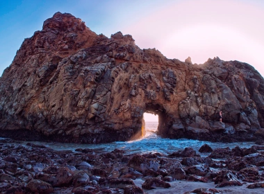 菲佛海滩，加利福尼亚州，美国，岩石，拱，太阳光线 2560x1600