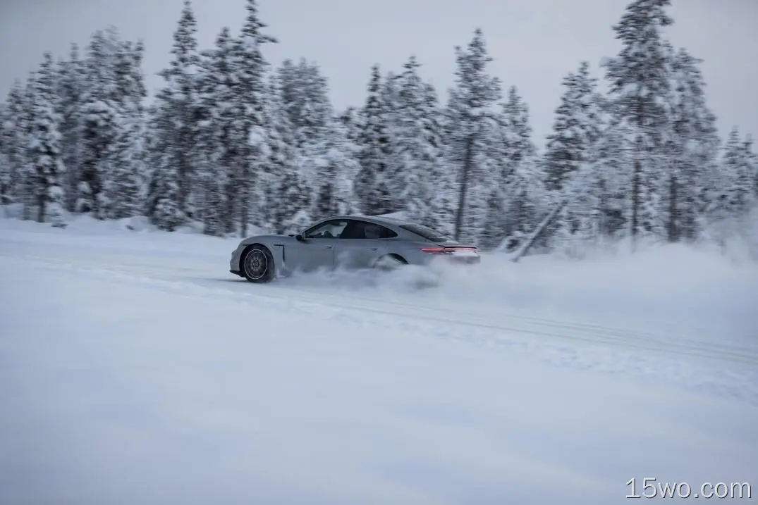 抽象 Porsche Taycan 4S 保时捷 汽车 交通工具 White Car Sport Car 冬季 Snow 高清壁纸