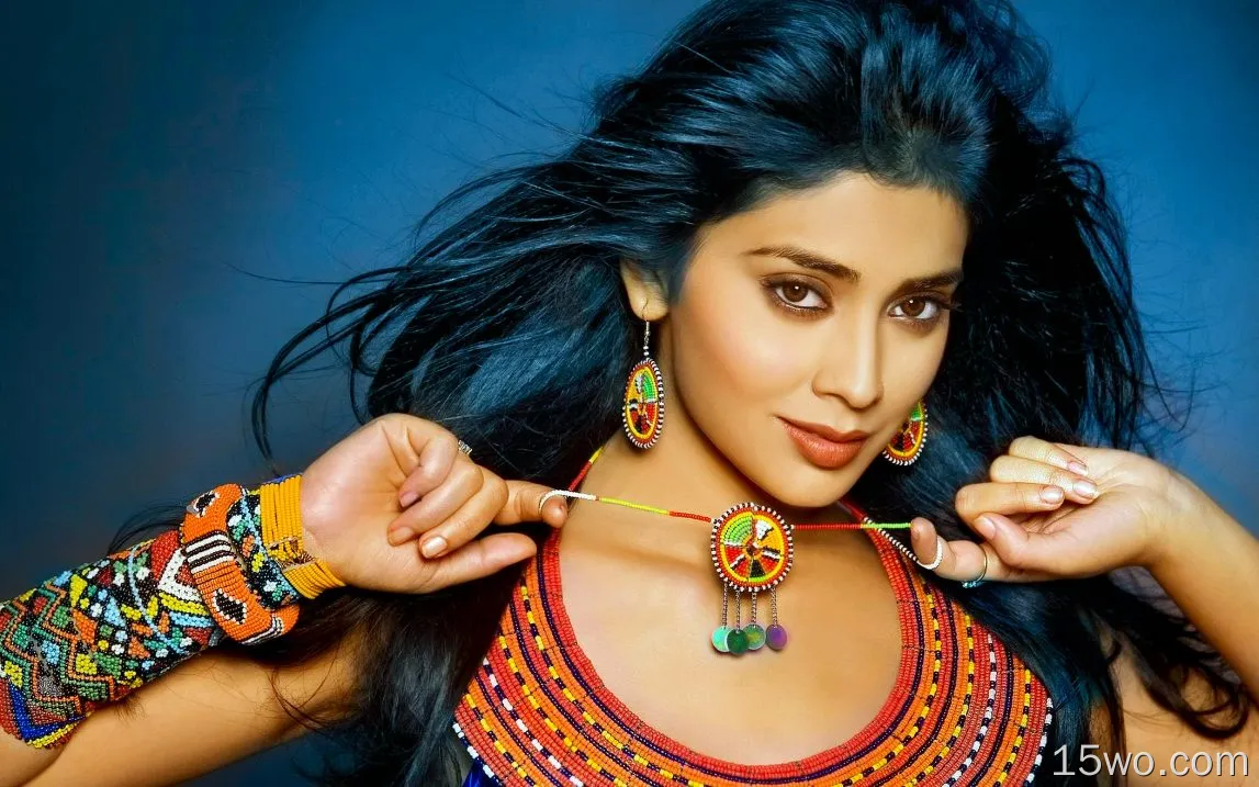 名人 施瑞娅·萨兰 女演员 印度 面容 Bollywood Earrings 高清壁纸