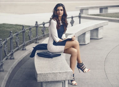 名人 迪皮卡·帕度柯妮 女演员 印度 Woman Brunette 印第安 Actress Bollywood Sitting Long Hair Brown Eyes Dress 书 White Dress High Heels 模特 高清壁纸 4252x3189