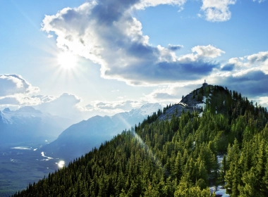 自然 风景 地球 山 Sulphur Mountain 加拿大 Banff National Park 树 森林 云 太阳 Sunshine 高清壁纸 3840x2160