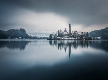 教堂，布莱德，斯洛文尼亚，湖泊，树木，雪，冬天 5120x2880