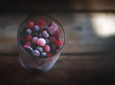 覆盆子、蓝莓、冷冻、玻璃、桌子、水果 3965x2865