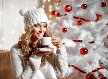女性 模特 女孩 Smile Blonde Woman Bauble Hat 圣诞节 高清壁纸 5092x3395