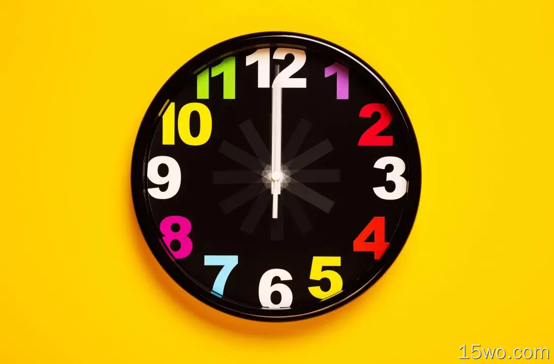 模拟时钟，黄色背景