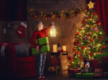 节日 圣诞节 Christmas Tree 礼物 Little Girl Christmas Lights 高清壁纸 2560x1912