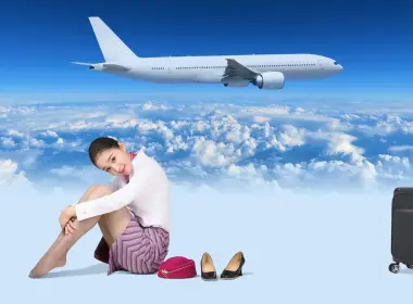 空姐，加固脚趾，飞机，亚洲人，连裤袜，飞机，天空，云朵，看着观众，微笑，女人 3000x1688