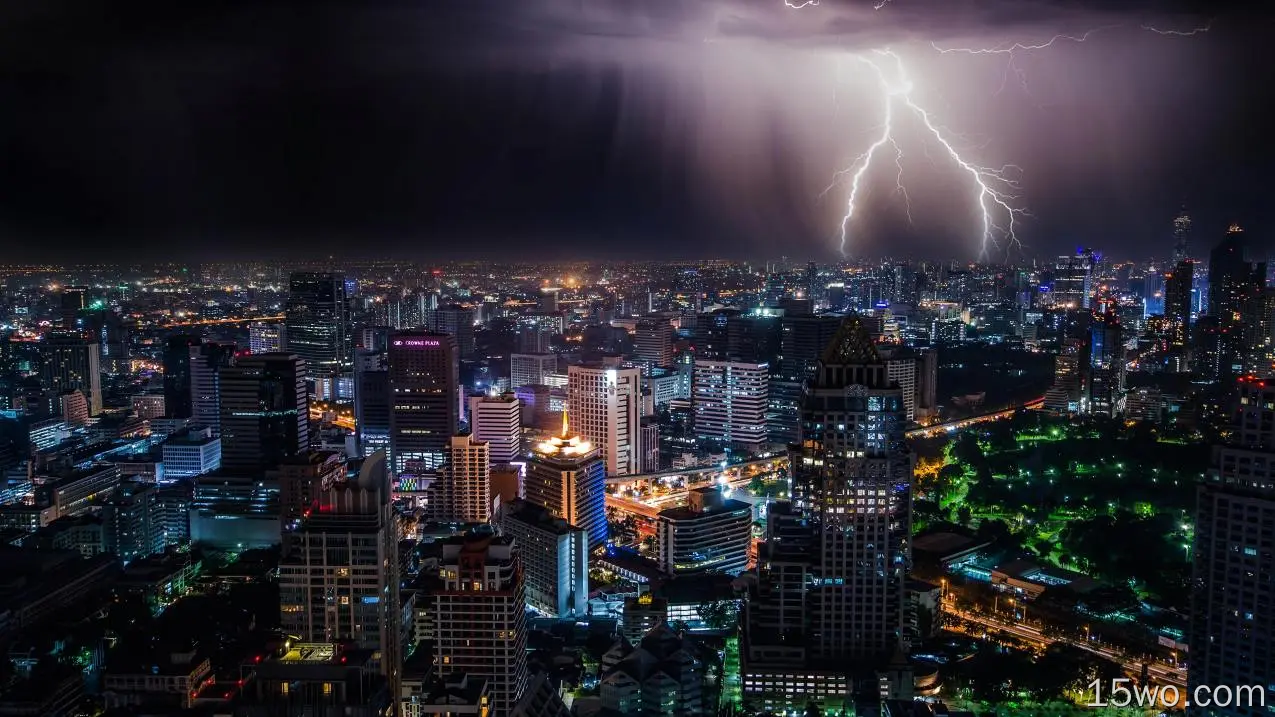 曼谷夜间雷暴