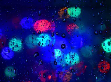 夜晚，玻璃上的雨，水滴，波基 2560x1440