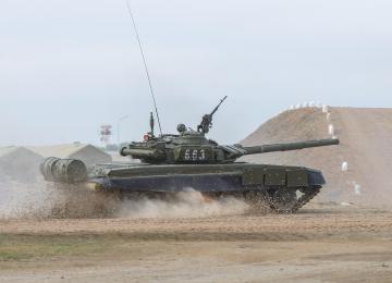 军用t-72坦克  5554x3272