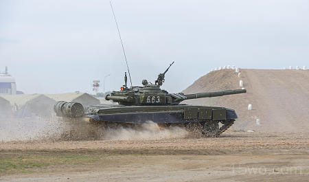 军用t-72坦克 5554x3272