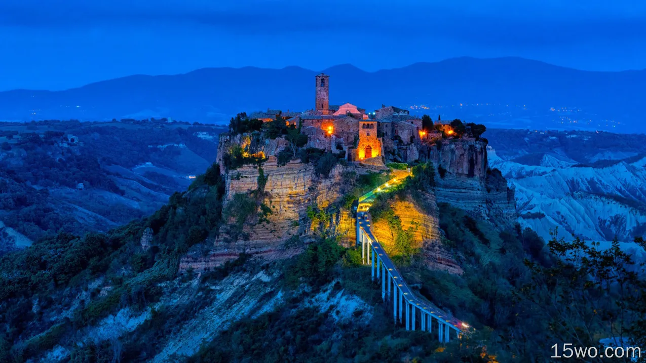 人造 村庄 城堡 夜晚 意大利 Bagnoregio 蓝色 山 岩石 高清壁纸
