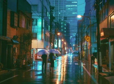 雨中的城市街道夜景唯美壁纸 2560x1440