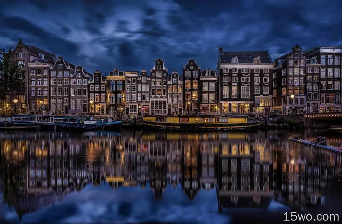 人造 阿姆斯特丹 城市 荷兰 房屋 Canal 船 夜晚 光 倒影 高清壁纸