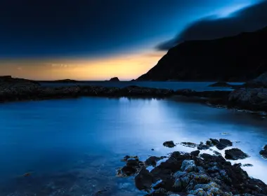 海滩、岩石、蓝夜 3840x2160