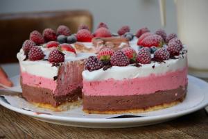 食物 蛋糕 树莓 草莓 甜点 高清壁纸  3438x2292