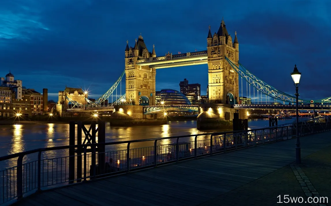 英国伦敦，城市，泰晤士河，伦敦塔桥，灯