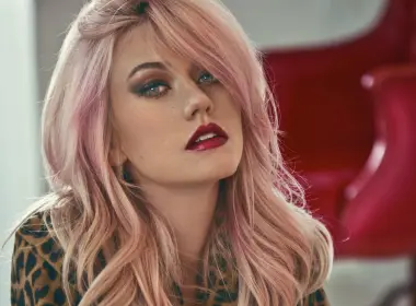 名人 凯瑟琳·麦克纳马拉 女演员 美国 American Actress Pink Hair Lipstick Blonde 面容 高清壁纸 3840x3490