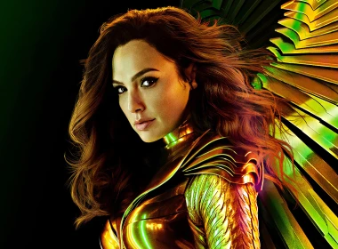 穿金色带翅膀的盔甲的神奇女侠人像海报高清电脑壁纸 2880x1800