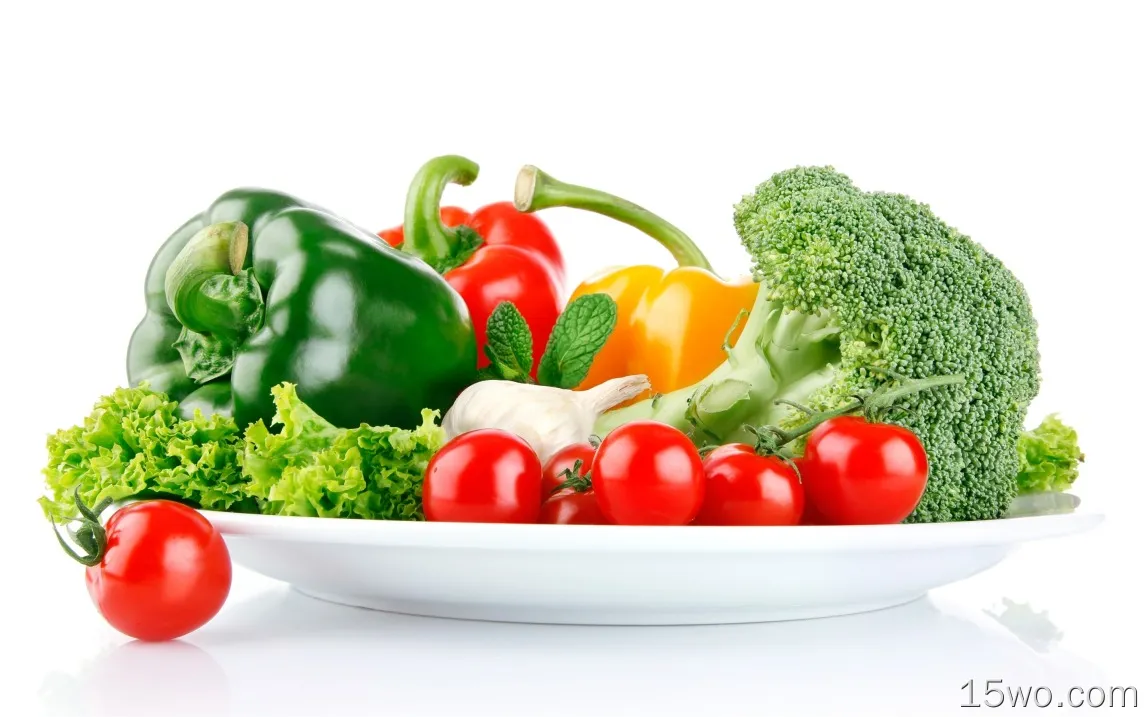 蔬菜，辣椒，西红柿，西兰花，大蒜，白色背景