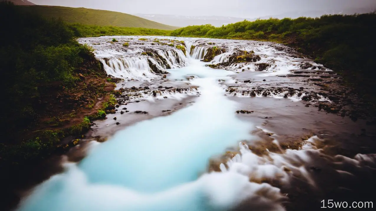 冰岛布鲁佛斯，瀑布，苔藓，溪流，绿色