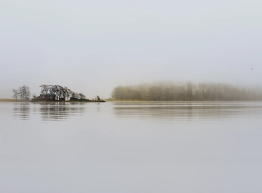 芬兰，赫尔辛基，孤独的房子，湖泊，雾，植物 6809x3425