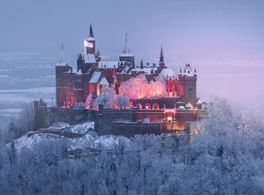 城堡霍亨佐勒恩，雪，德国，冬天，天空，薄雾，森林，树木，灯光，城堡 3840x2160