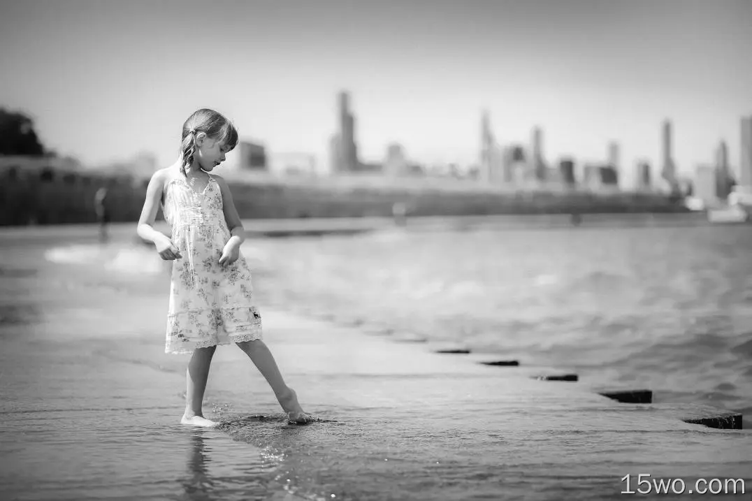 摄影 儿童 Monochrome 海滩 水 Depth Of Field 女孩 高清壁纸