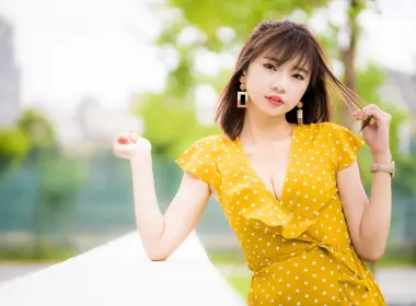 女性 亚洲 Woman 模特 女孩 Depth Of Field Brunette Yellow Dress 高清壁纸 4562x3041
