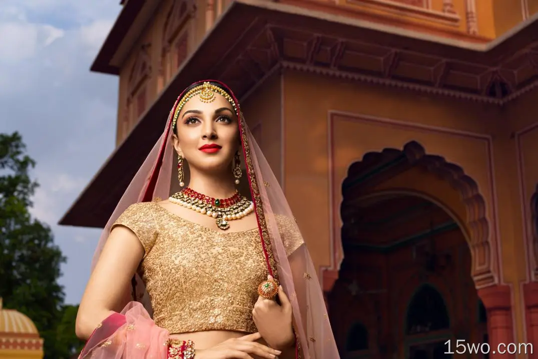 名人 Kiara Advani 女演员 印度 Bollywood Actress Lipstick 印第安 首饰 高清壁纸