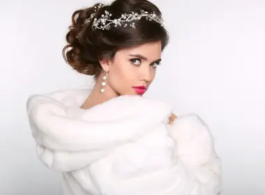 女性 模特 女孩 Woman Diamond Earrings Fur Lipstick 面容 Brunette 高清壁纸 4992x3840