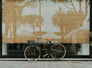 自行车、窗户、反光、立面 5508x3672