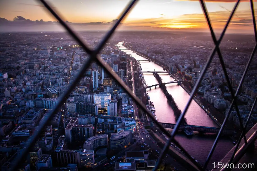 从艾菲尔铁塔顶面花5k壁纸的巴黎视图