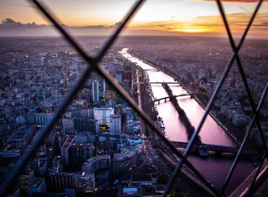 从艾菲尔铁塔顶面花5k壁纸的巴黎视图 5472x3648