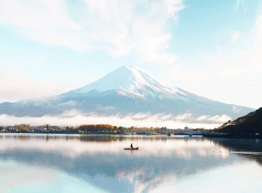 富士山蓝色明亮的一天4k壁纸 3840x3840