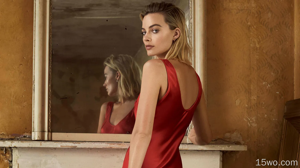 Margot Robbie穿着红色连衣裙拍摄晚上Standarad壁纸