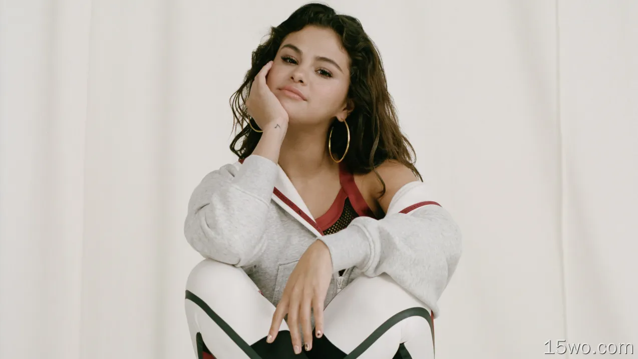 Selena Gomez Puma夏季系列2018壁纸