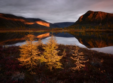 Autumn湖反射秋天覆盖自然俄罗斯壁纸 2560x1708