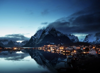 挪威Lofoten山晚上海岸5k壁纸 5350x3571