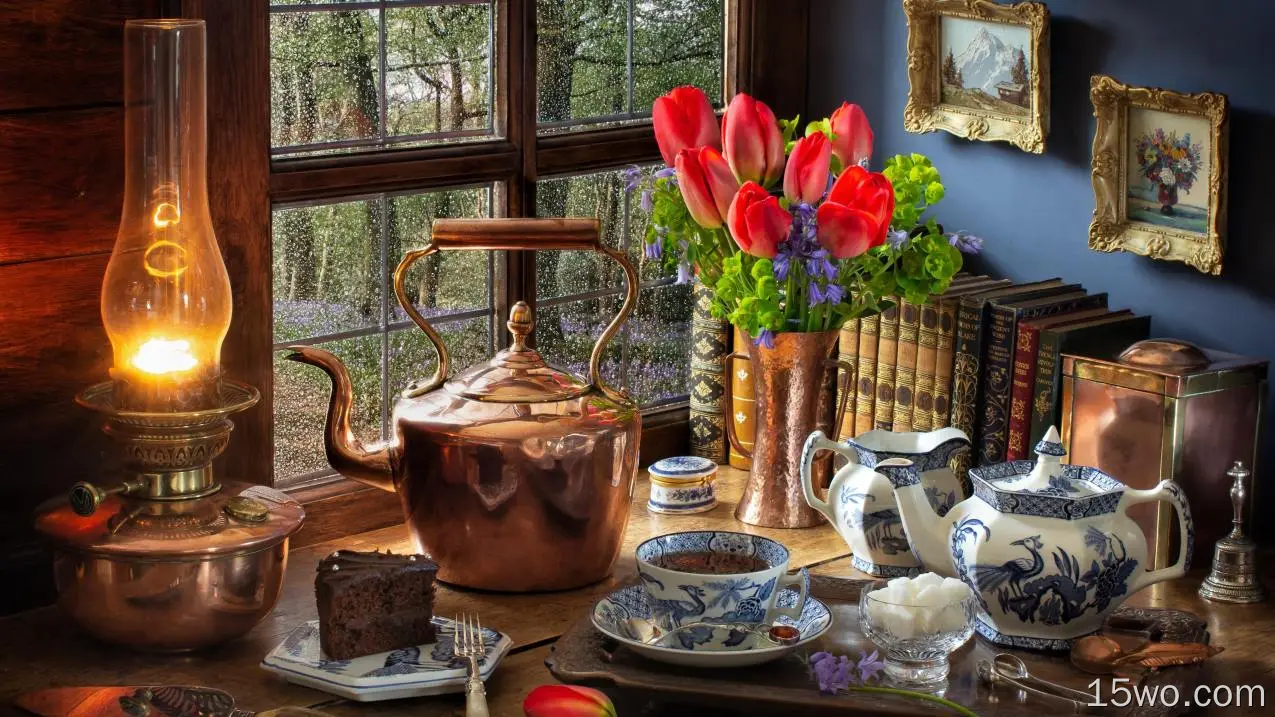 静物，红色郁金香，水壶，灯，窗口，茶，蛋糕，书籍
